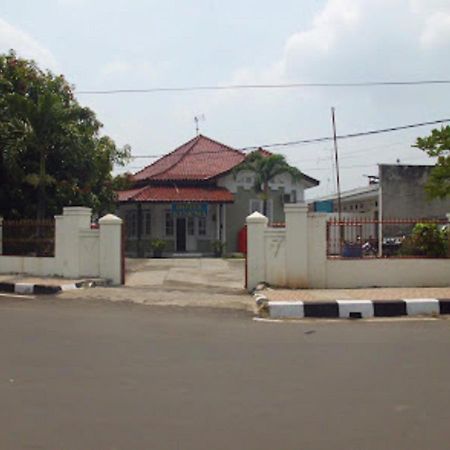 Oyo 90865 Hotel Kusuma Purwakarta Караванг Экстерьер фото