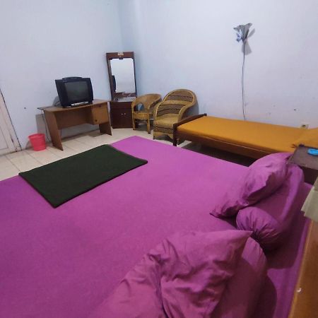 Oyo 90865 Hotel Kusuma Purwakarta Караванг Экстерьер фото