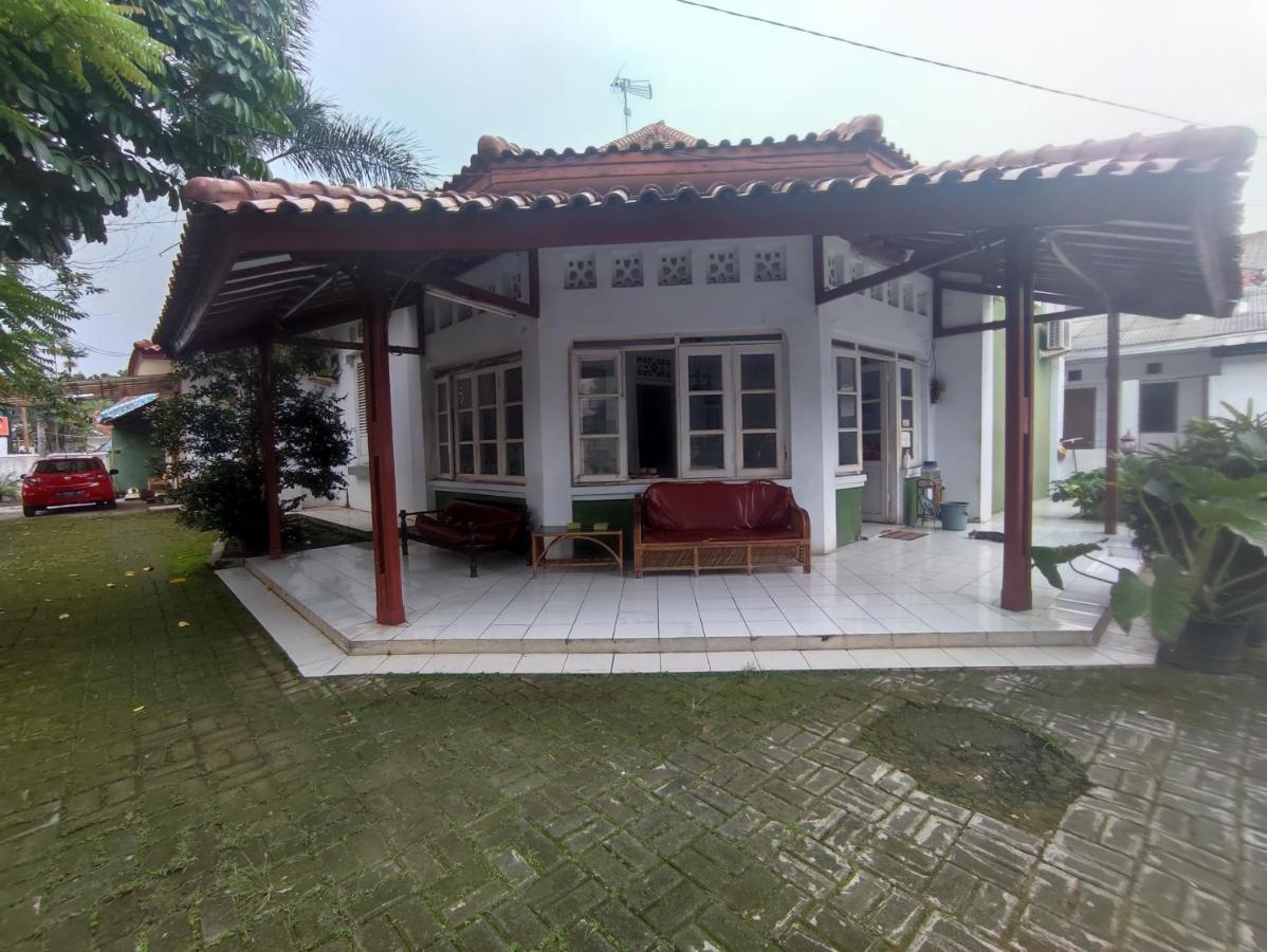 Oyo 90865 Hotel Kusuma Purwakarta Караванг Экстерьер фото