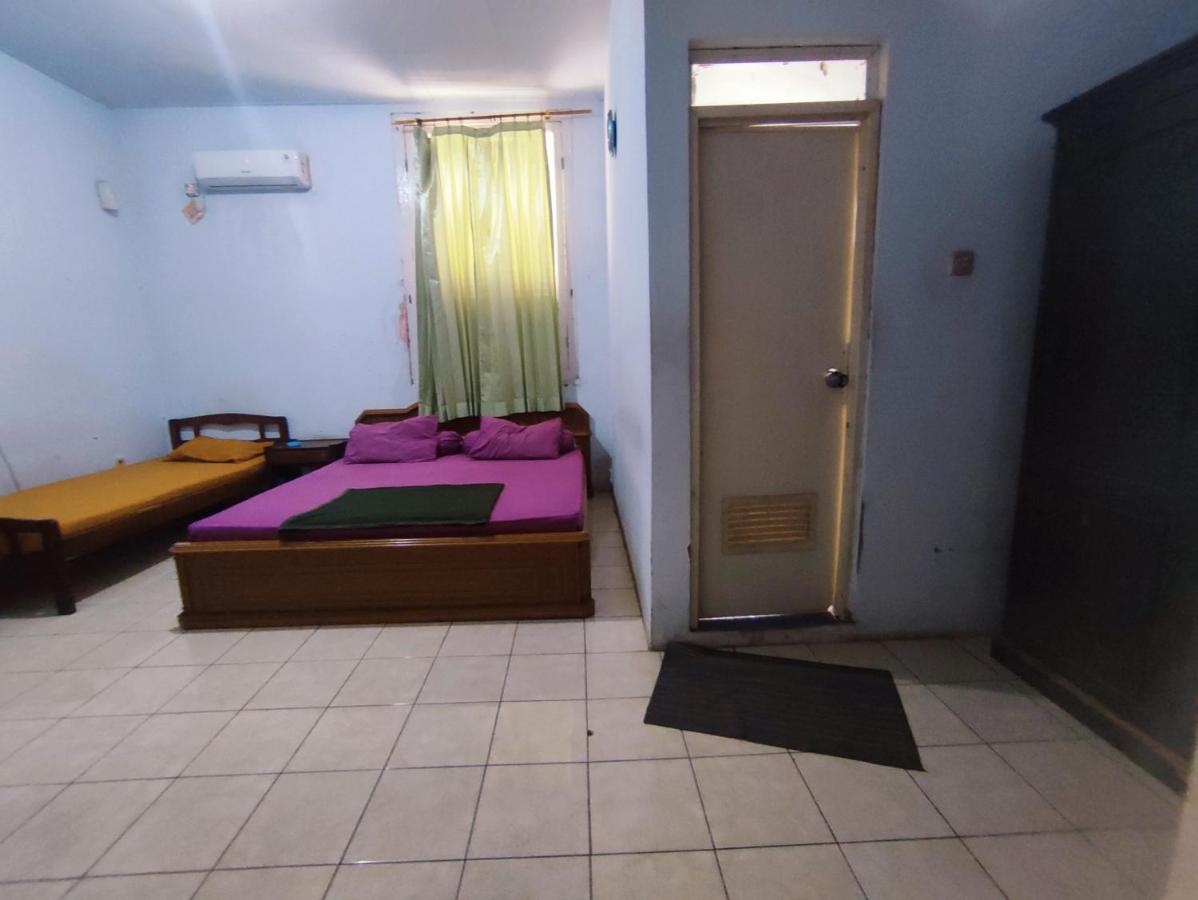 Oyo 90865 Hotel Kusuma Purwakarta Караванг Экстерьер фото