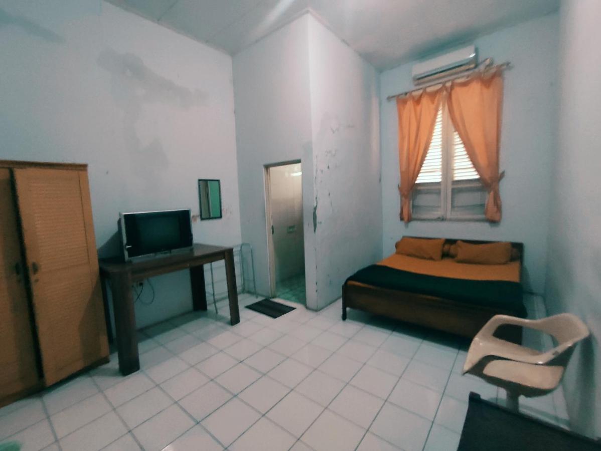 Oyo 90865 Hotel Kusuma Purwakarta Караванг Экстерьер фото