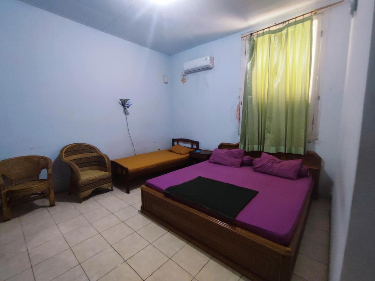 Oyo 90865 Hotel Kusuma Purwakarta Караванг Экстерьер фото